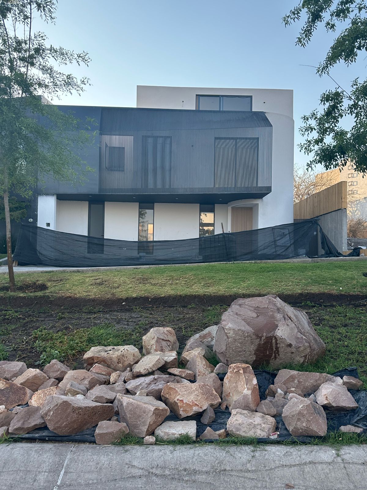 CASA EN VENTA NUEVA CON ROOF GARDEN EN LOMAS DEL MOLINO