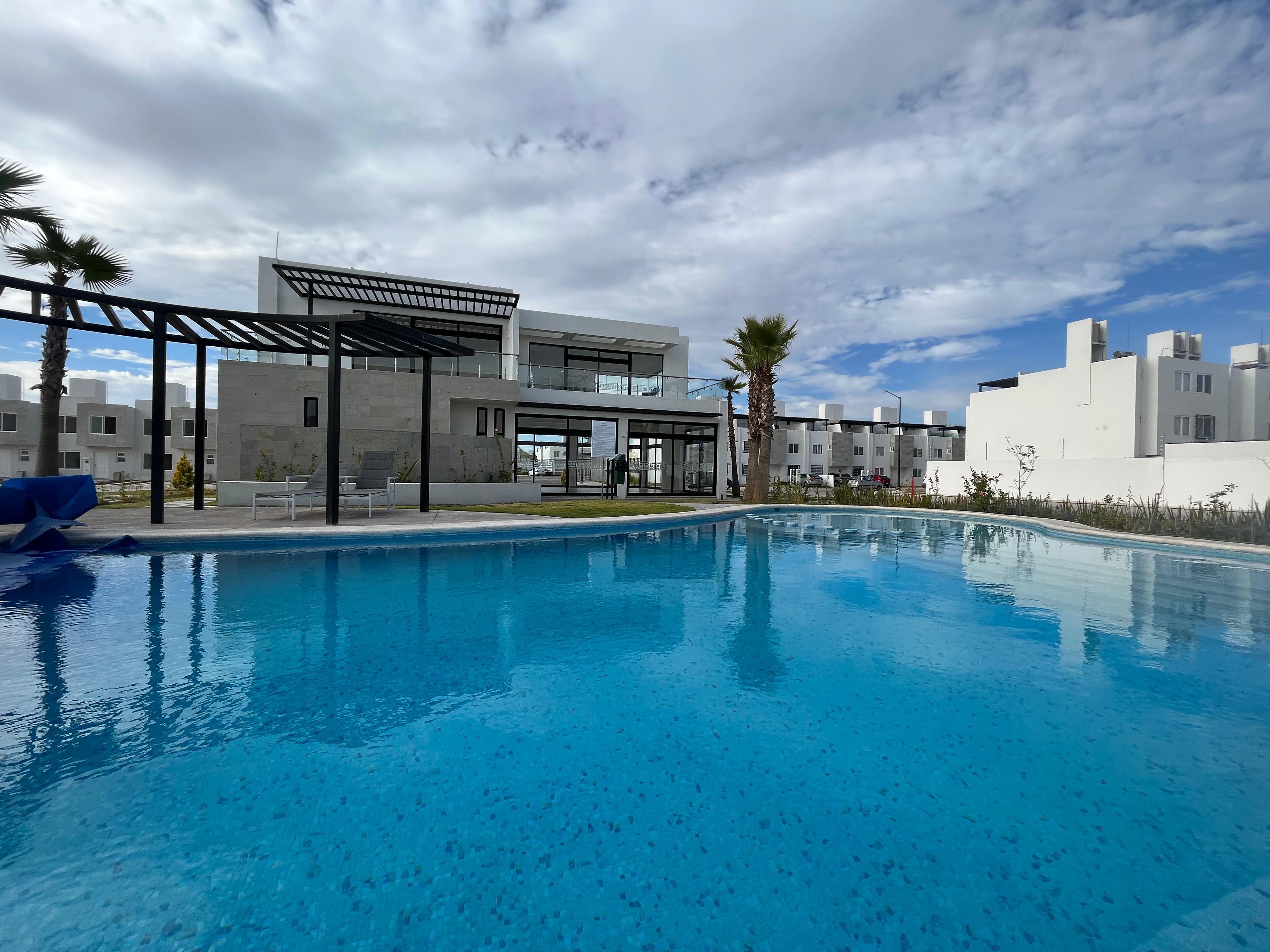Departamento en venta en privado con casa club con alberca en León Gto zona norte