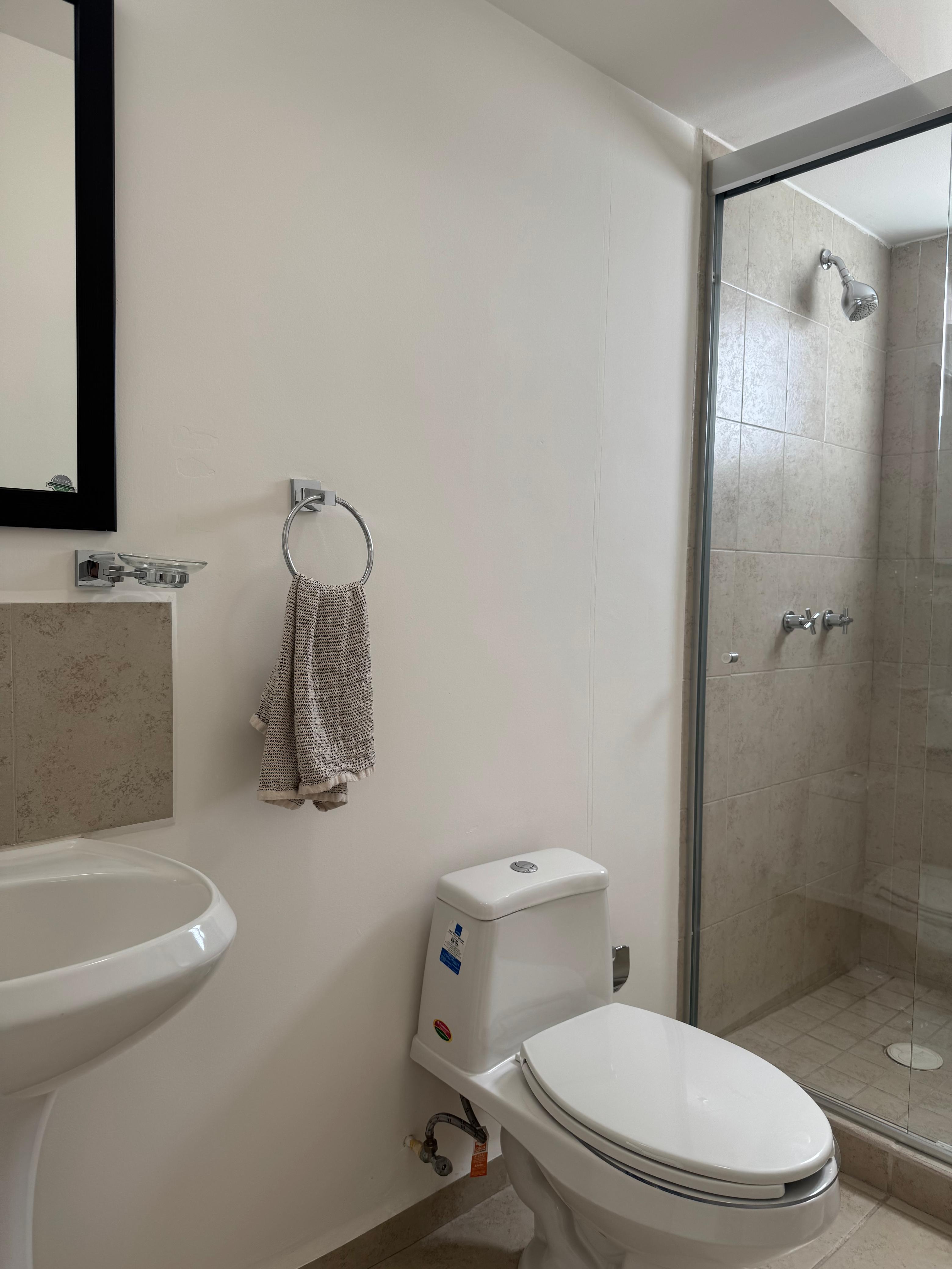 Se VENDE hermosa casa nueva  en fraccionamiento privado en León Gto